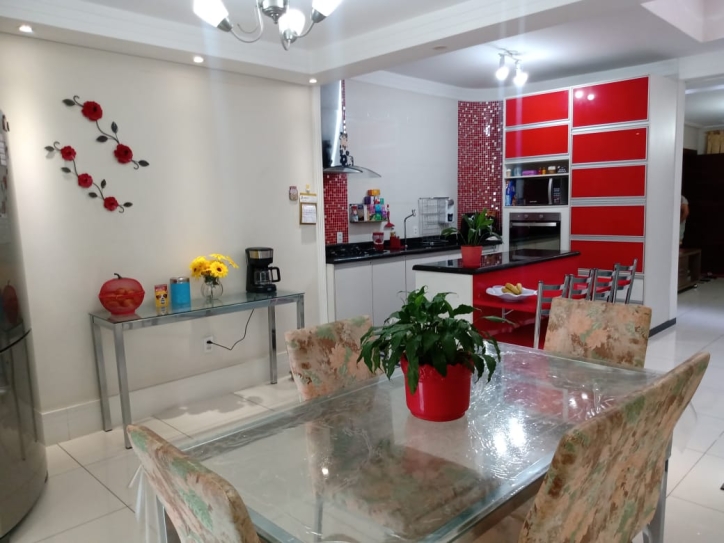 Casa, 3 quartos, 250 m² - Foto 1