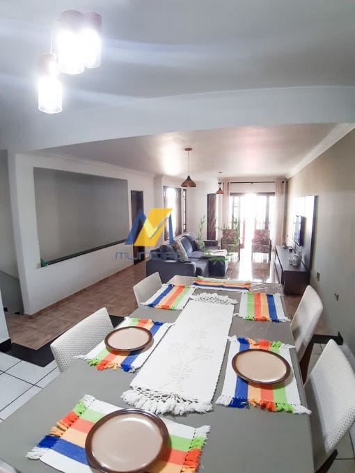 Sobrado, 3 quartos, 327 m² - Foto 1