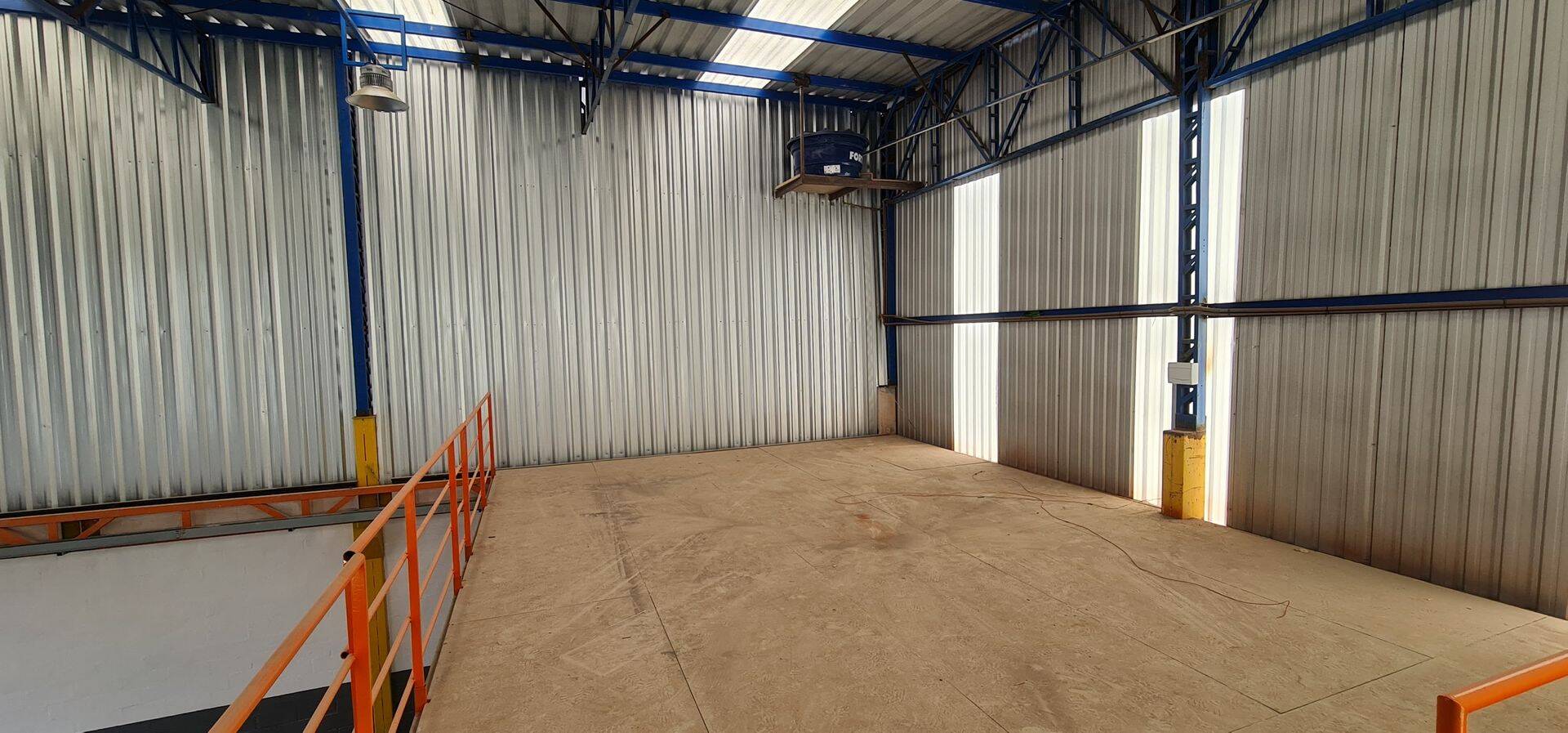 Depósito-Galpão, 240 m² - Foto 1