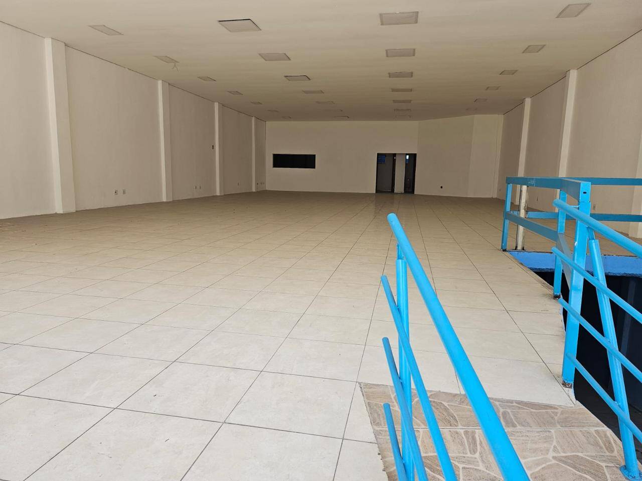 Loja-Salão, 730 m² - Foto 1