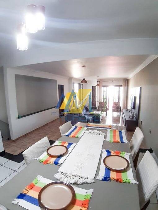 Sobrado, 3 quartos, 327 m² - Foto 1